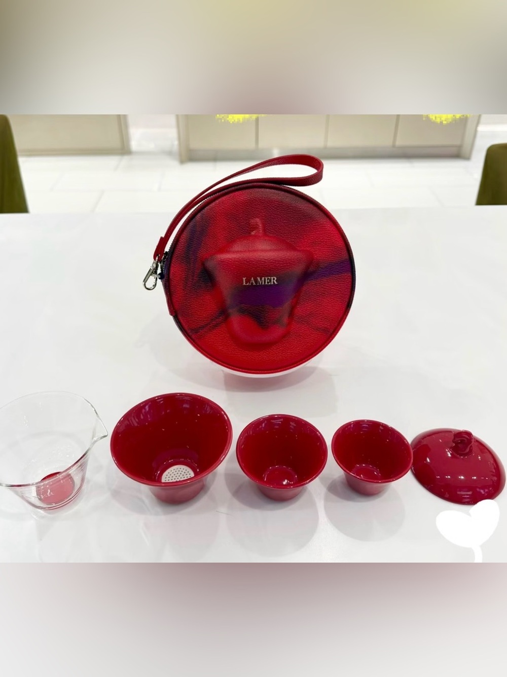 La Mer Tea Set with Faux leather case - Picture 2 of 2
